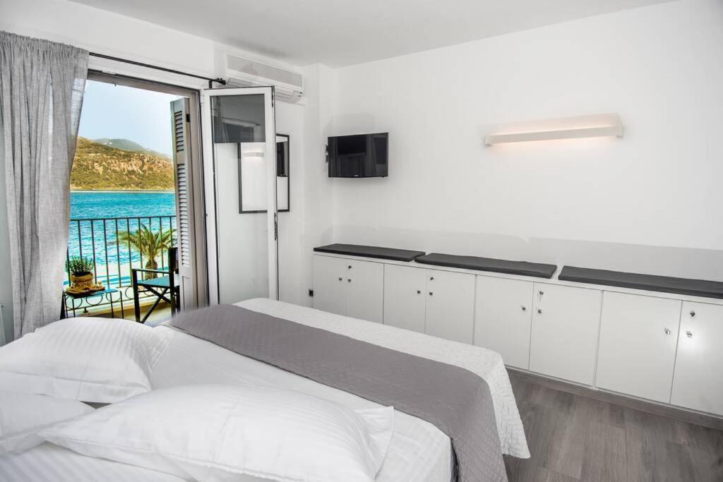 A & B Minimal Suite With Sea View In Argostoli Eksteriør billede