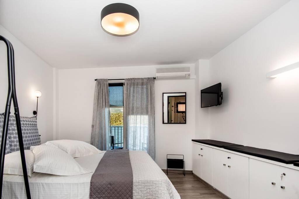 A & B Minimal Suite With Sea View In Argostoli Eksteriør billede