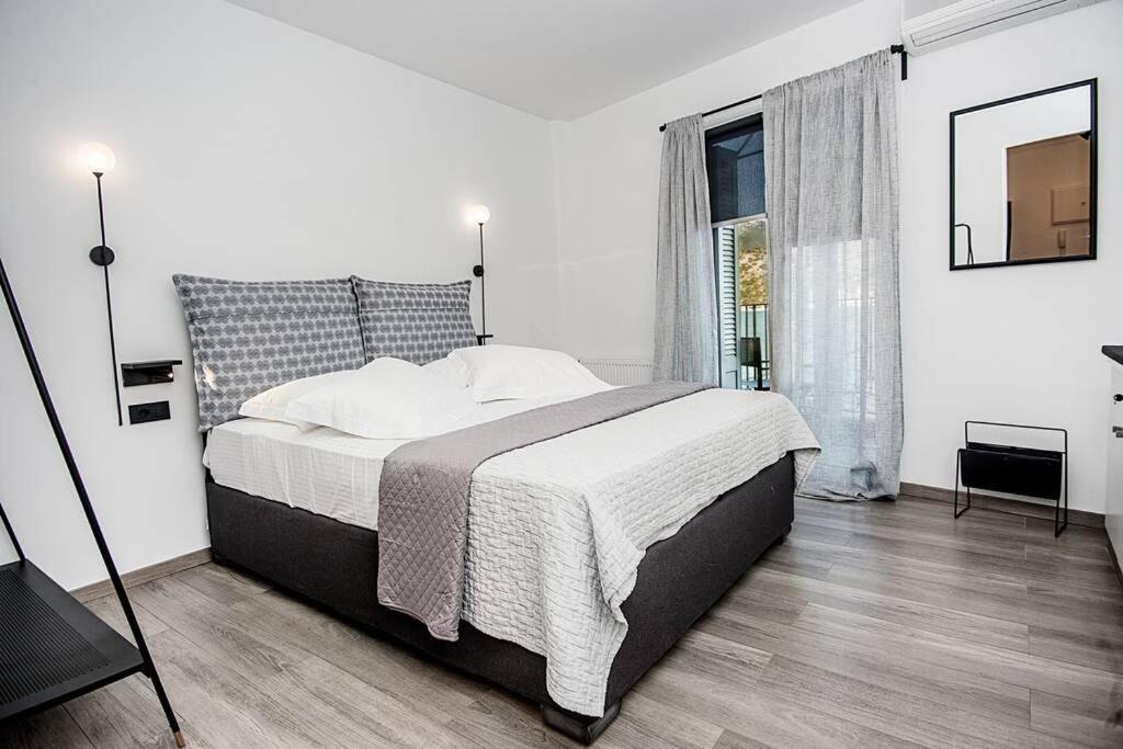 A & B Minimal Suite With Sea View In Argostoli Eksteriør billede