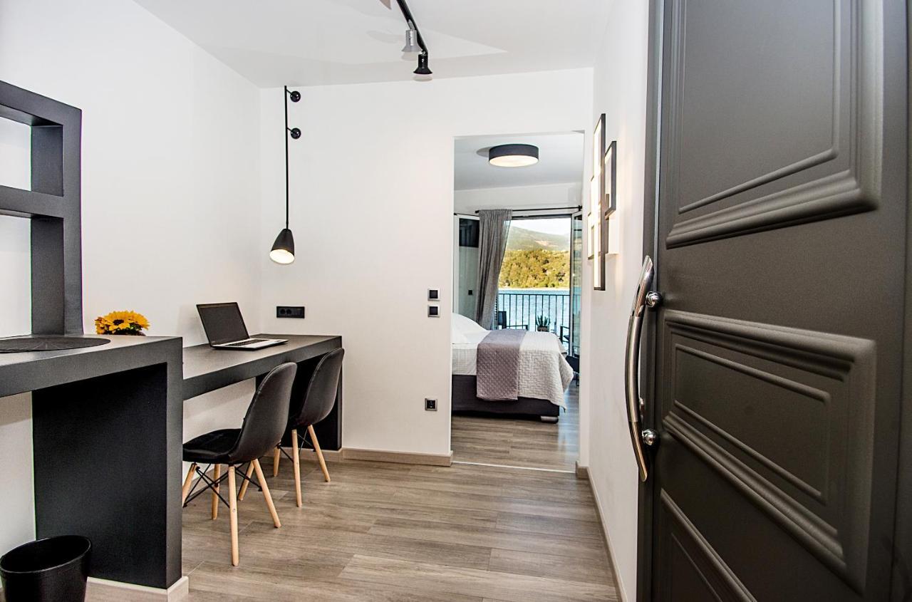A & B Minimal Suite With Sea View In Argostoli Eksteriør billede