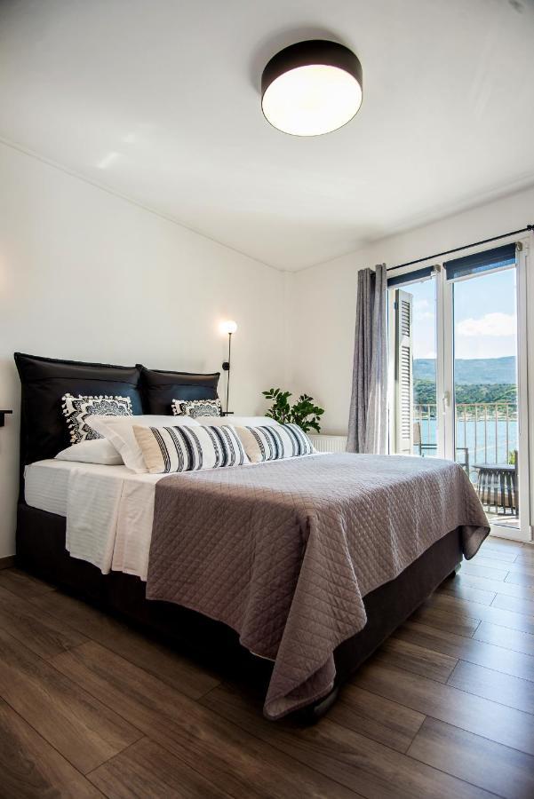 A & B Minimal Suite With Sea View In Argostoli Eksteriør billede