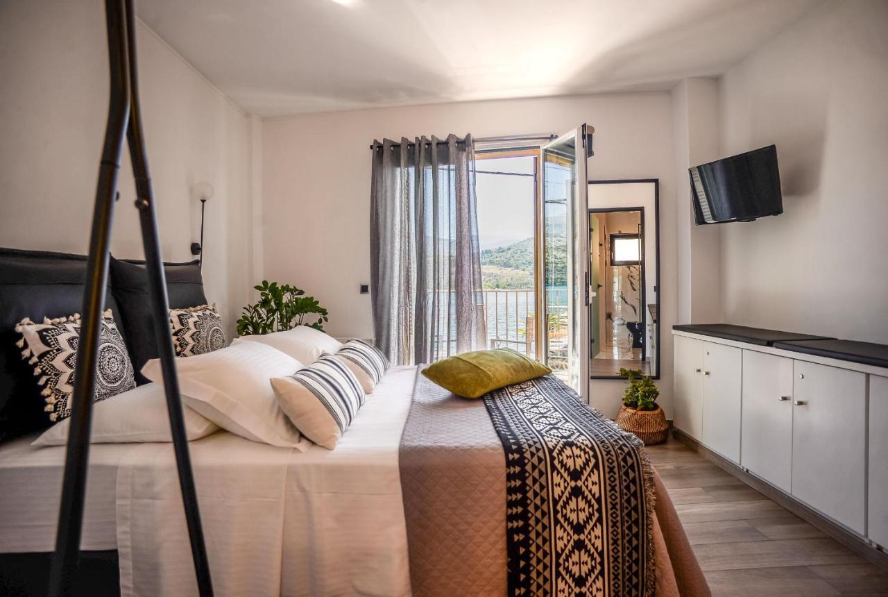 A & B Minimal Suite With Sea View In Argostoli Eksteriør billede